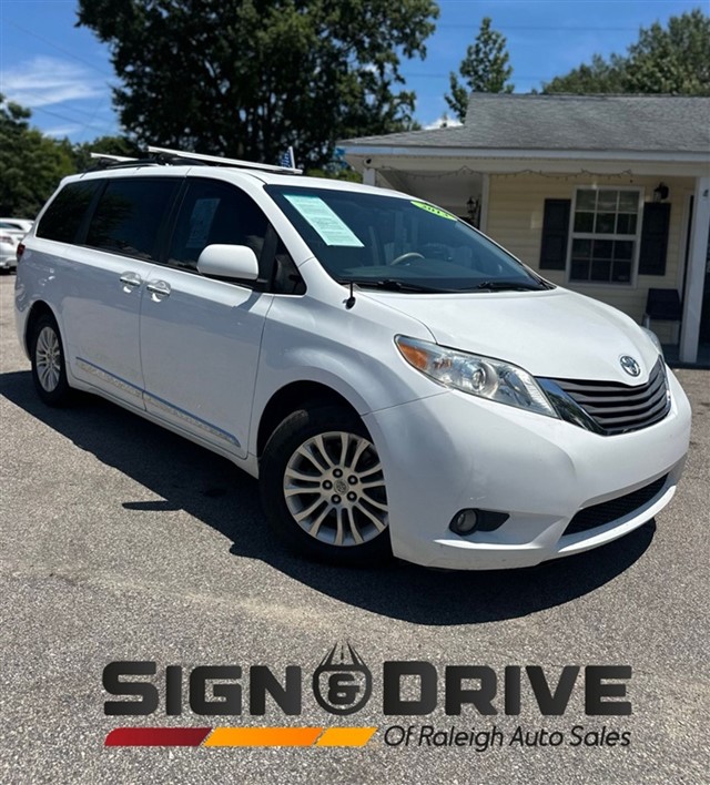 Toyota Sienna XLE FWD 8-Passenger V6 in Raleigh