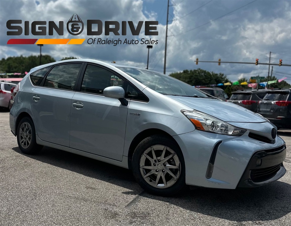 2015 Toyota Prius v Five