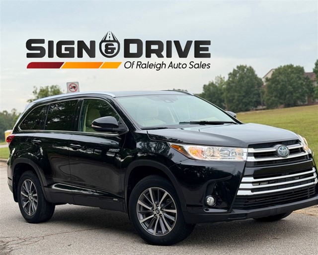 Toyota Highlander Hybrid XLE AWD in Raleigh