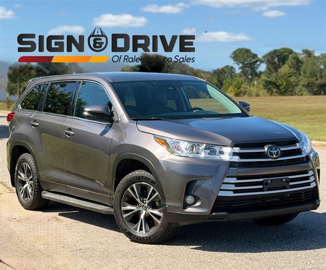 Toyota Highlander LE Plus AWD V6 in Raleigh