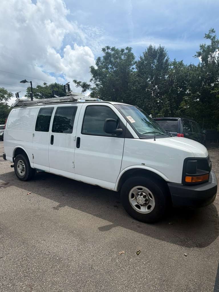 2016 Chevrolet Express's photo