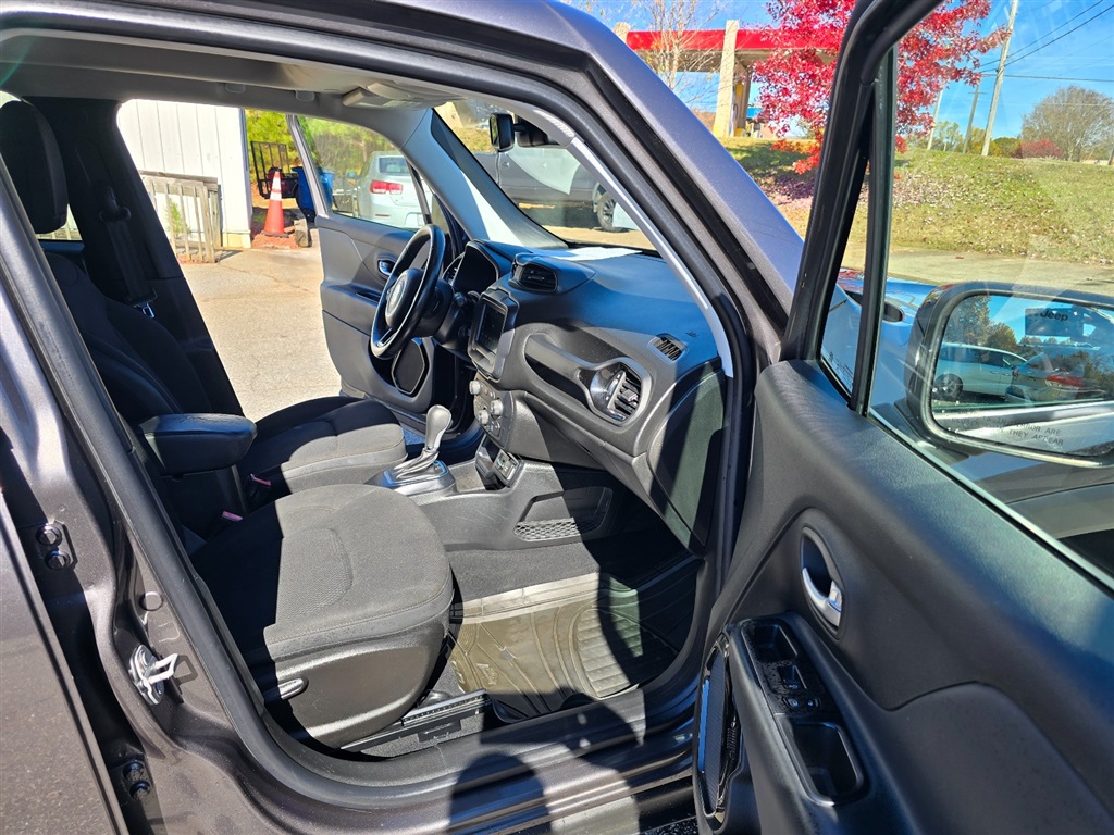 2019 Jeep Renegade Altitude Package - Photo 12