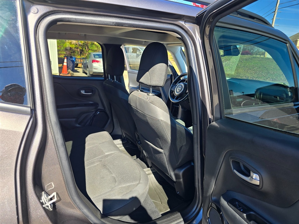 2019 Jeep Renegade Altitude Package - Photo 13