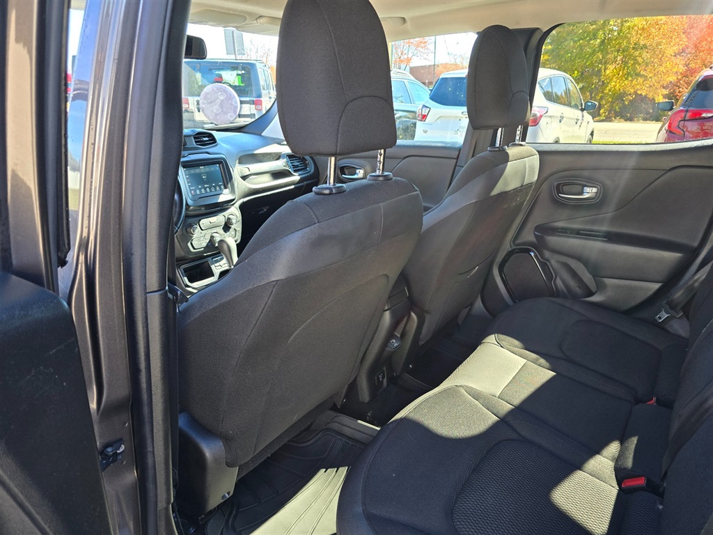 2019 Jeep Renegade Altitude Package - Photo 14