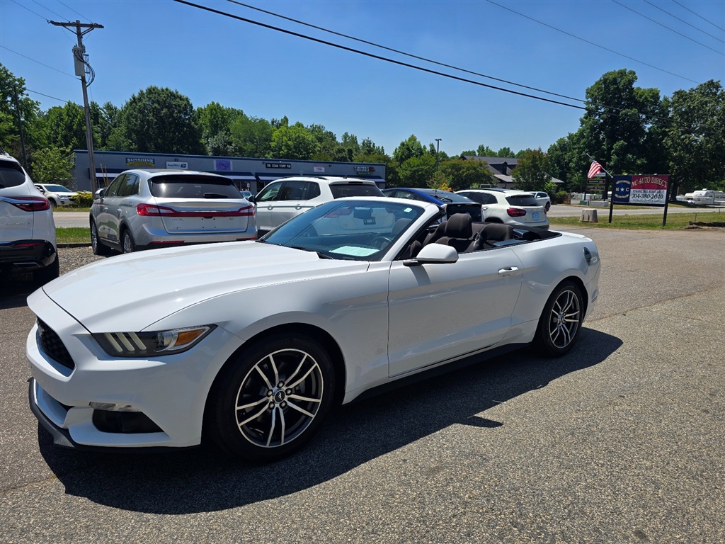 2016 Ford Mustang V6 Convertible's photo