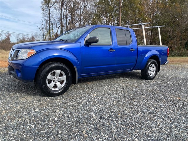 Nissan Frontier SV Crew Cab 4WD LWB in Burlington