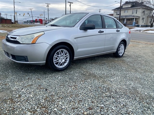 Ford Focus SE Sedan in Burlington