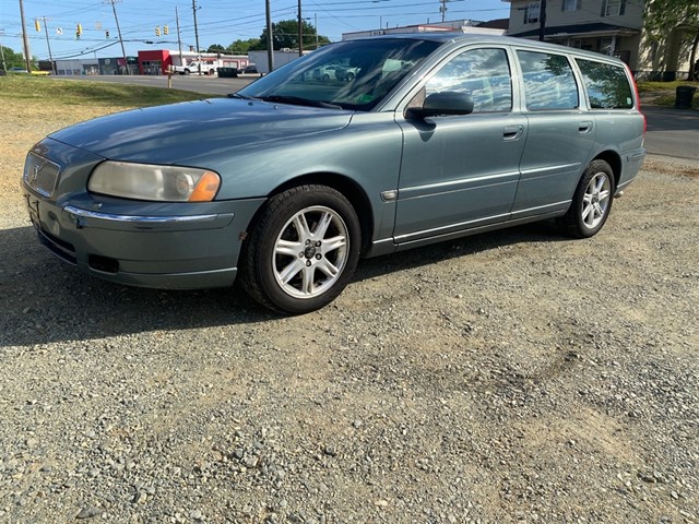 Volvo V70 2.5T in Burlington