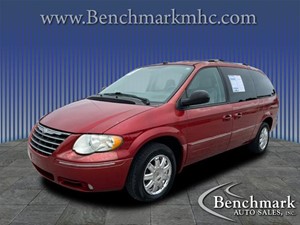 Picture of a 2005 Chrysler Town & Country 
