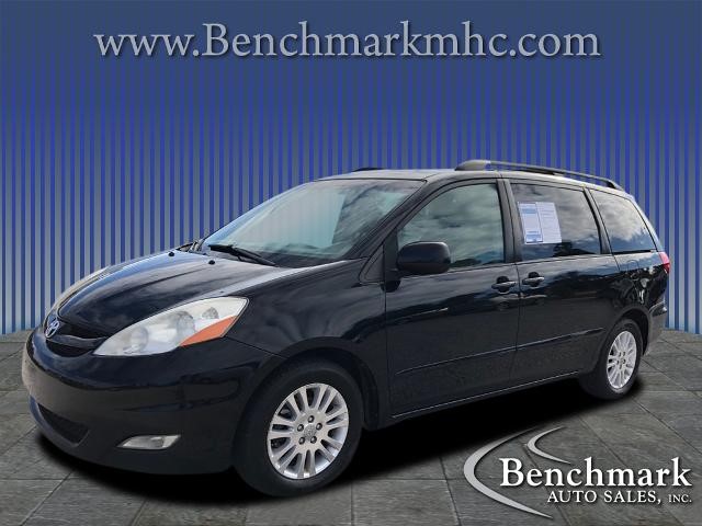 Picture of a used 2008 Toyota Sienna XLE