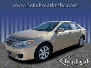 Picture of a 2011 Toyota Camry LE