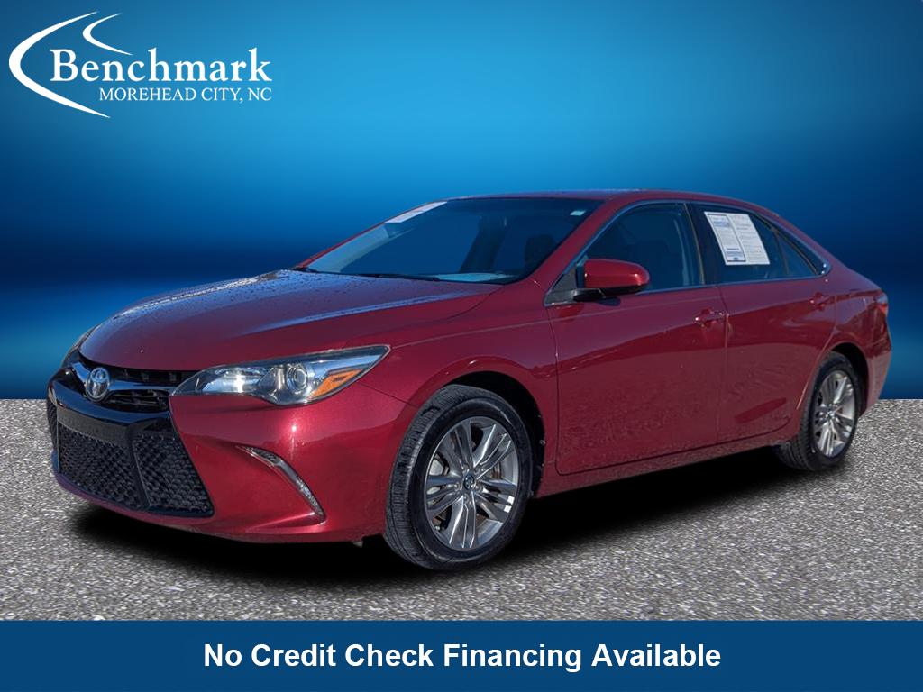 2017 Toyota Camry SE's photo