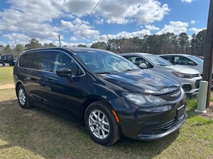 Picture of a 2017 Chrysler Pacifica LX