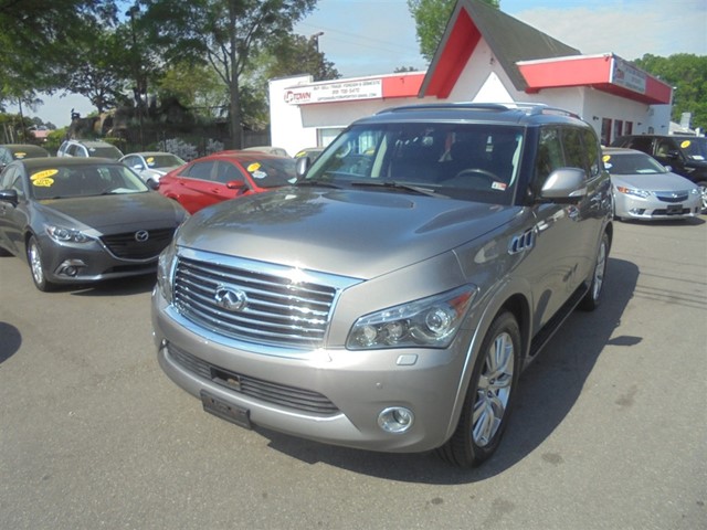 Infiniti QX56 4WD in Raleigh