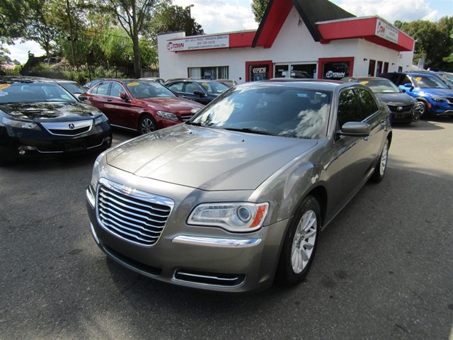 Chrysler 300 in Raleigh