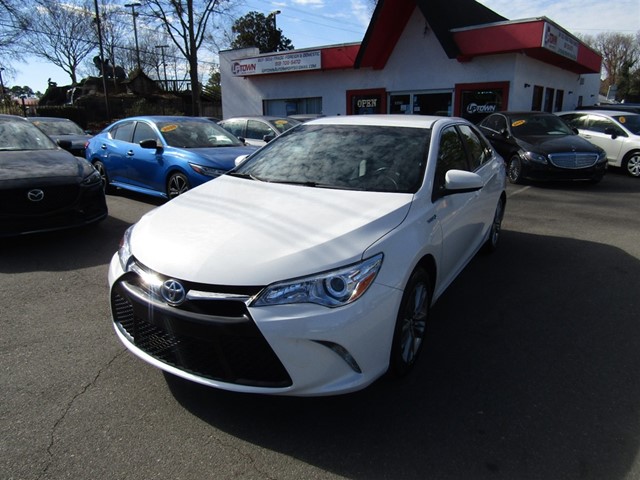 Toyota Camry Hybrid SE in Raleigh