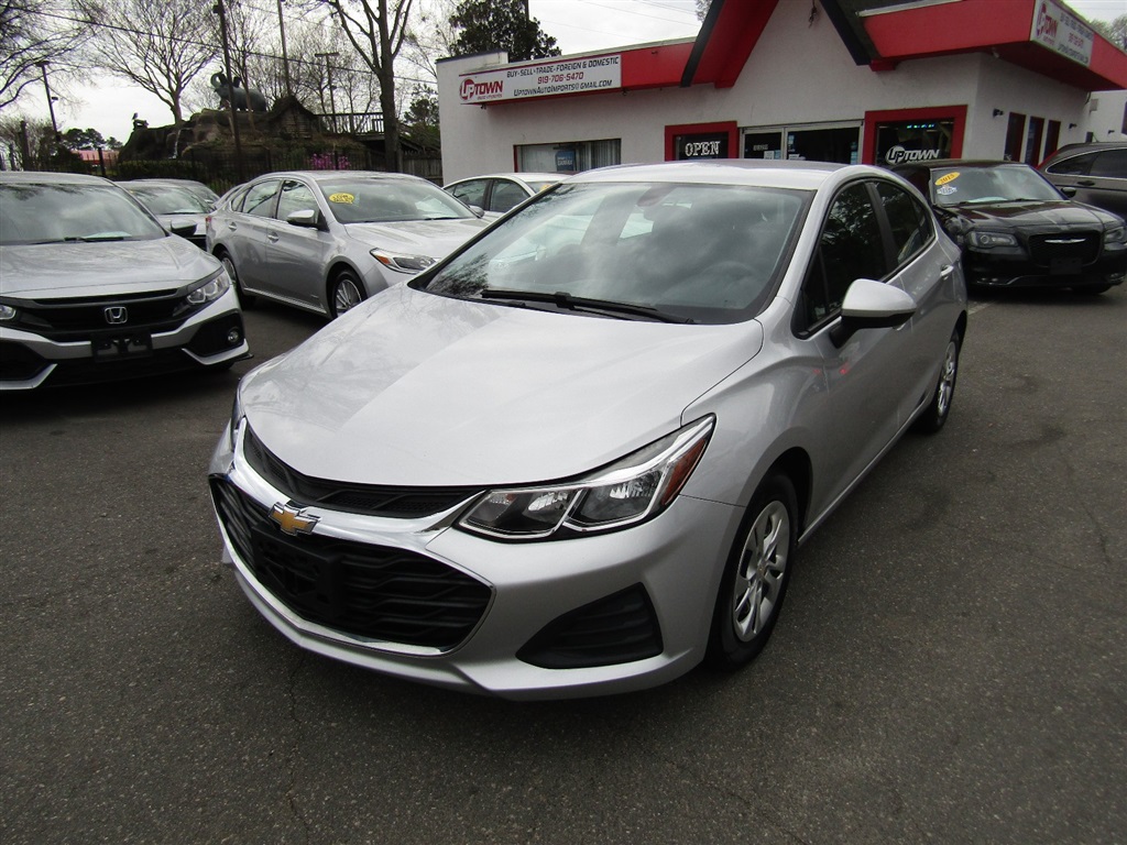 2019 Chevrolet Cruze LS's photo