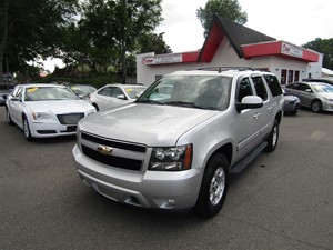 Picture of a 2010 Chevrolet Suburban LT 1500 4WD
