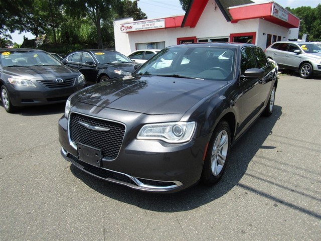 Chrysler 300 Limited RWD in Raleigh