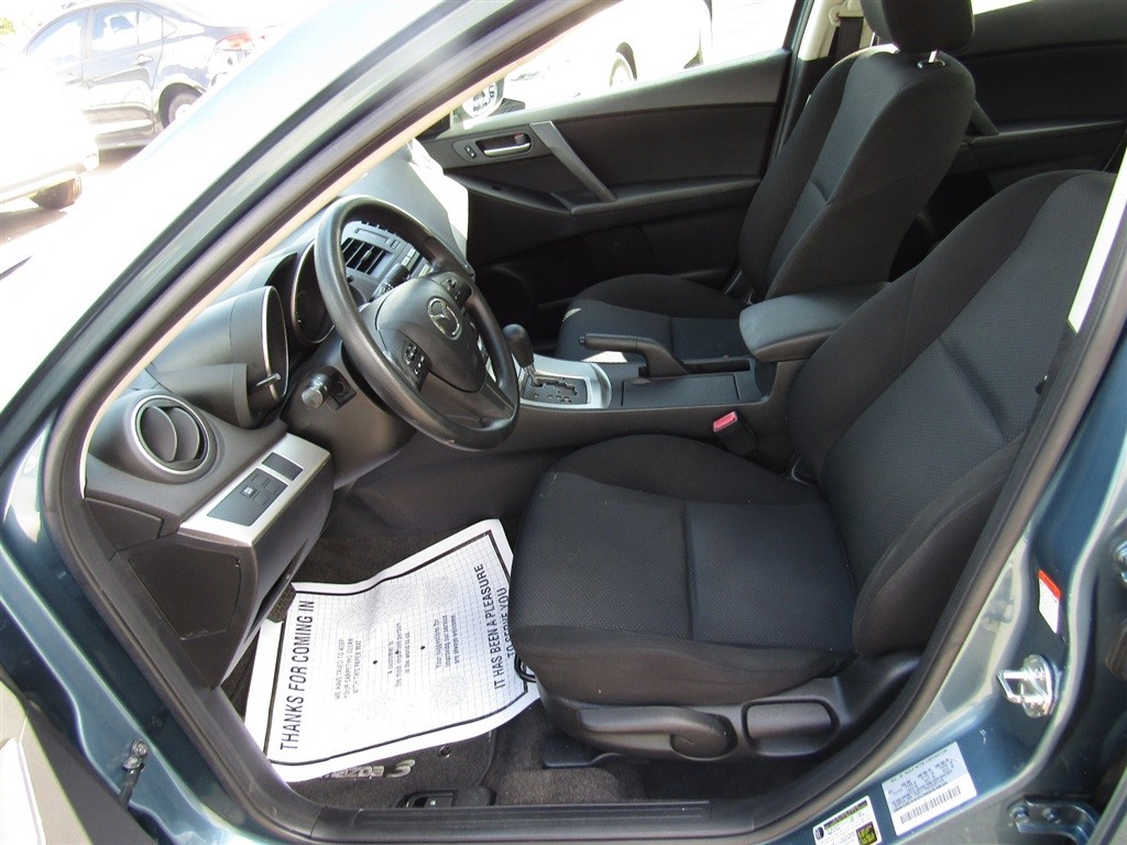 2011 Mazda Mazda3 Touring photo 13