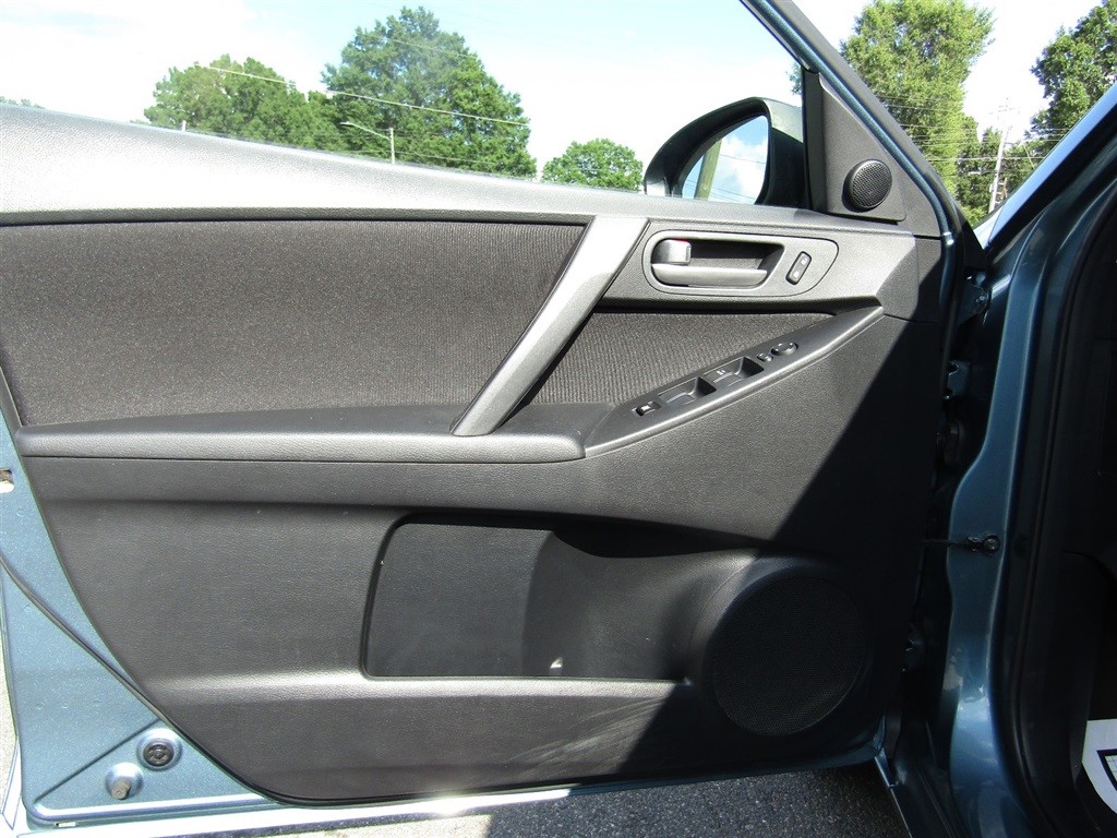 2011 Mazda Mazda3 Touring photo 14