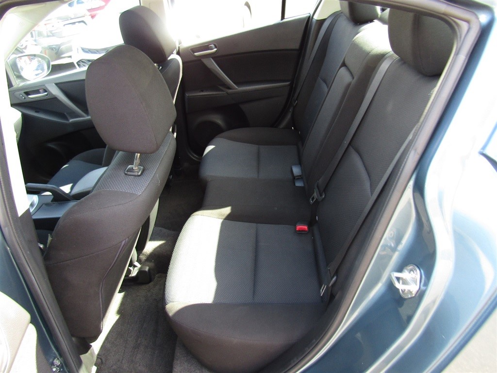 2011 Mazda Mazda3 Touring photo 16