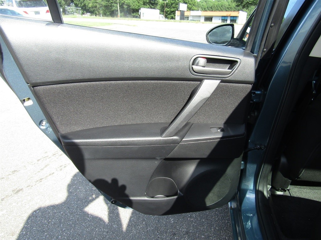 2011 Mazda Mazda3 Touring photo 17