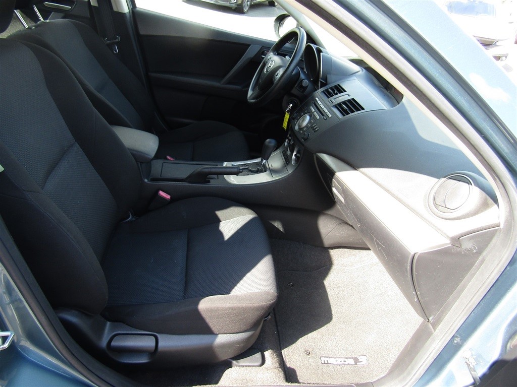 2011 Mazda Mazda3 Touring photo 18