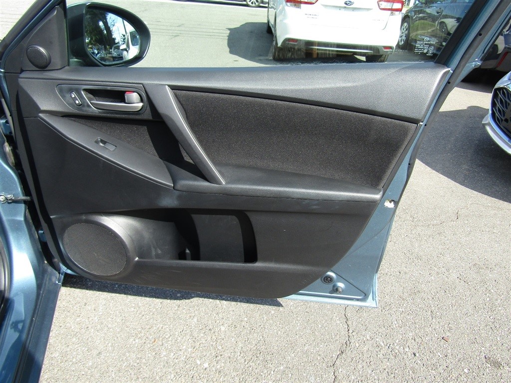 2011 Mazda Mazda3 Touring photo 19