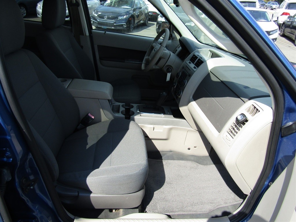 2009 Ford Escape XLT photo 18