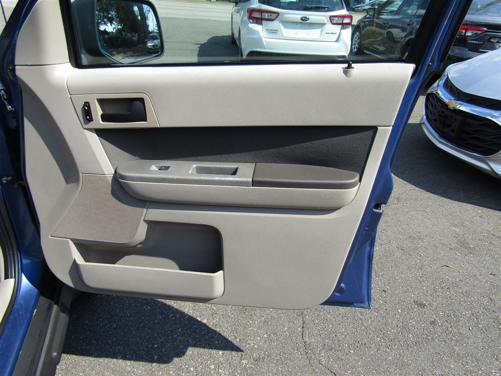 2009 Ford Escape XLT photo 19