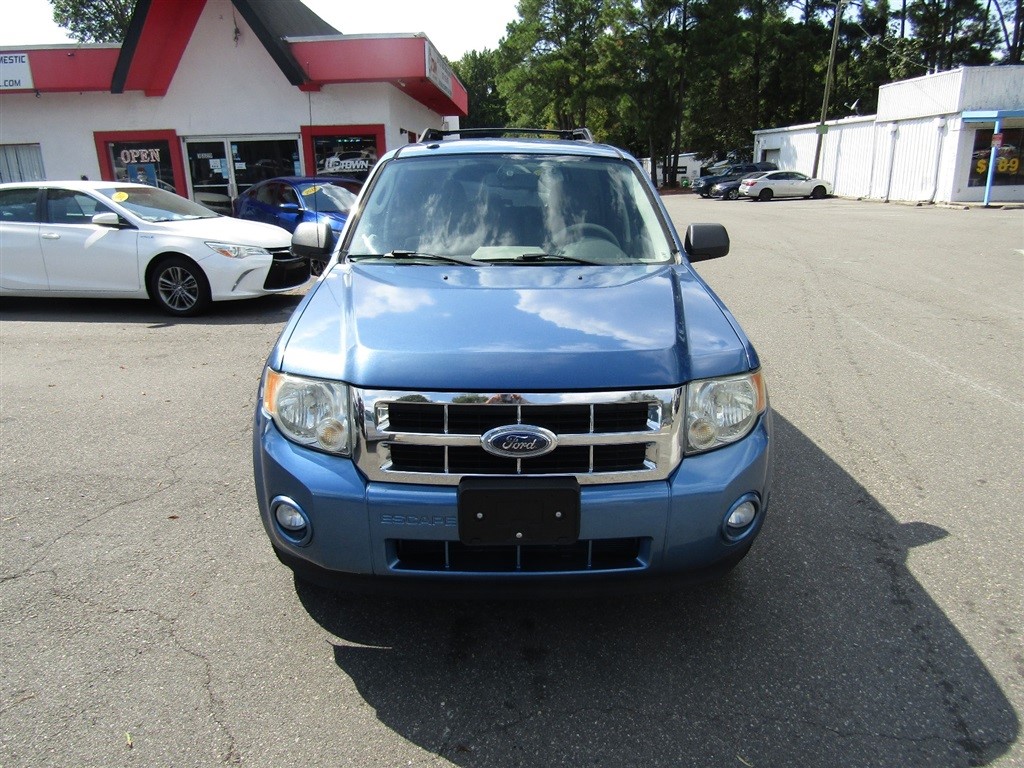 2009 Ford Escape XLT photo 2
