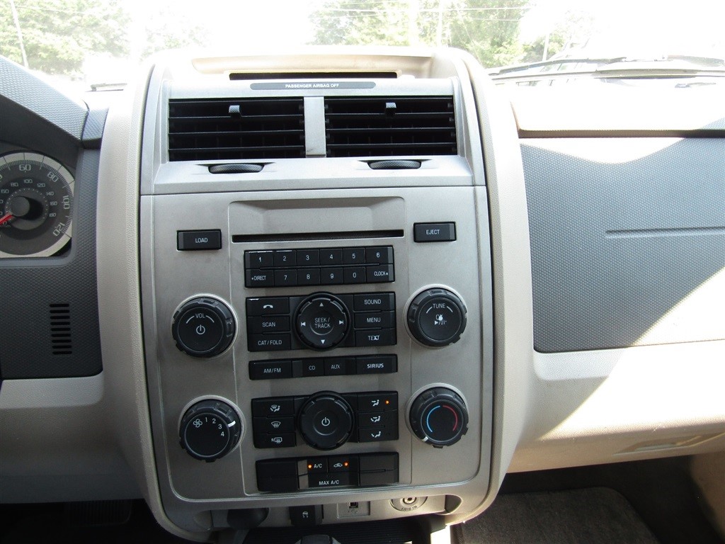 2009 Ford Escape XLT photo 22
