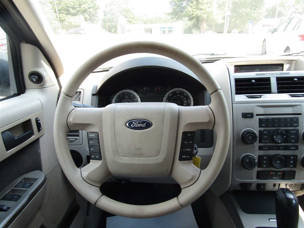 2009 Ford Escape XLT photo 23