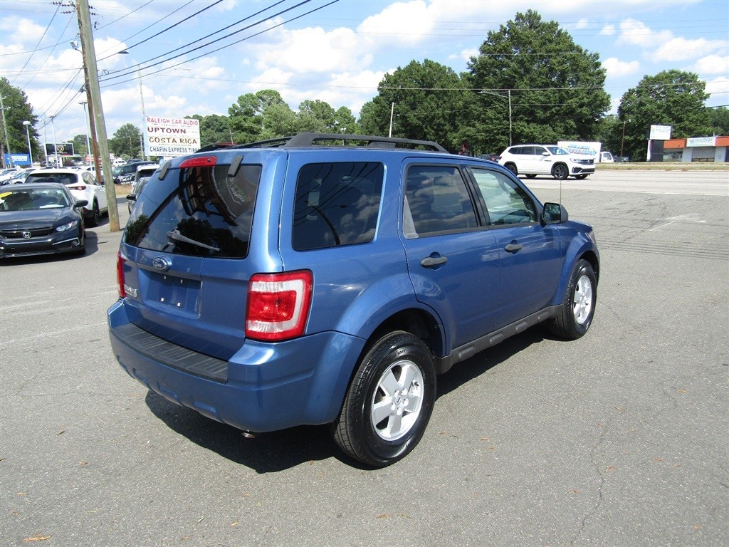 2009 Ford Escape XLT photo 7