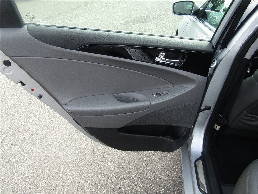 2012 Hyundai Sonata Limited photo 18