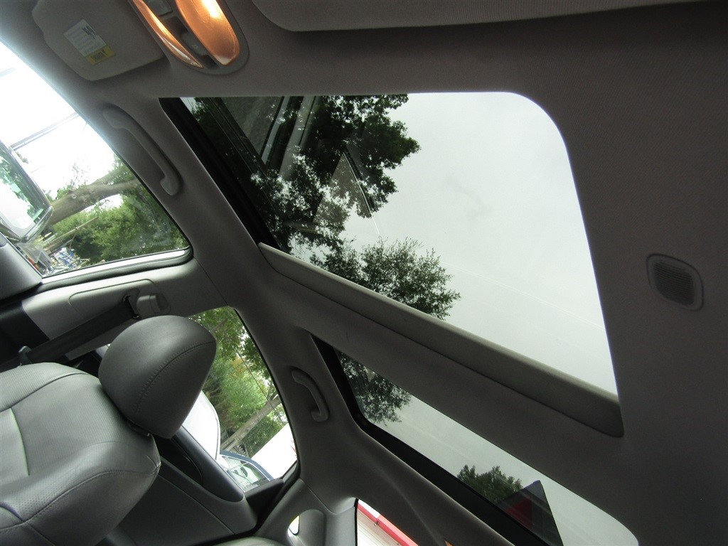 2012 Hyundai Sonata Limited photo 23
