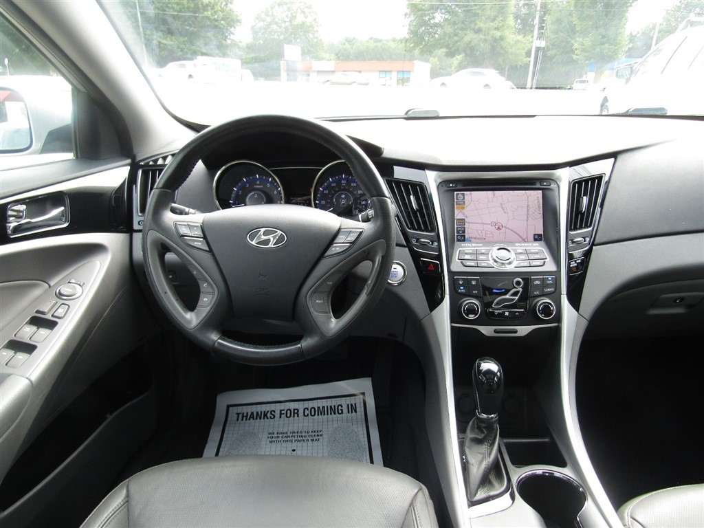 2012 Hyundai Sonata Limited photo 24