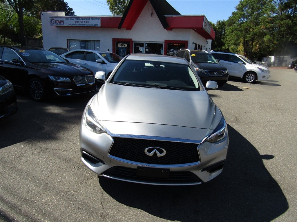 2018 Infiniti QX30 photo 2