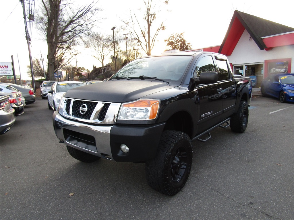 2012 Nissan Titan SV's photo