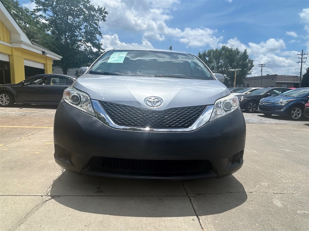 2012 Toyota Sienna LE
