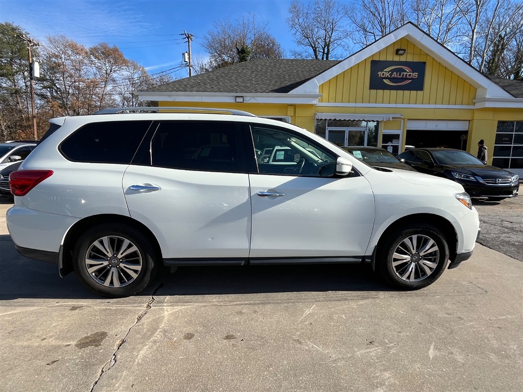 2019 Nissan Pathfinder S's photo