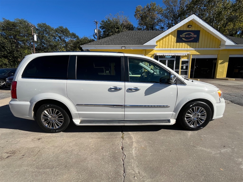 2011 Chrysler Town & Country Limited