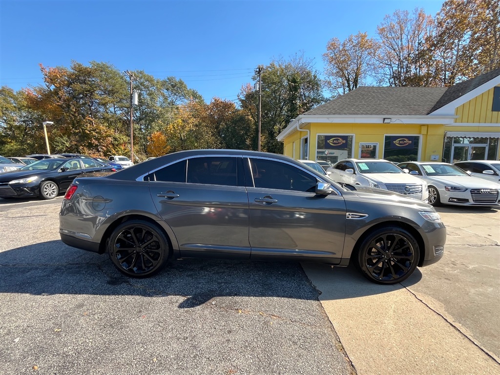 2015 Ford Taurus Limited's photo