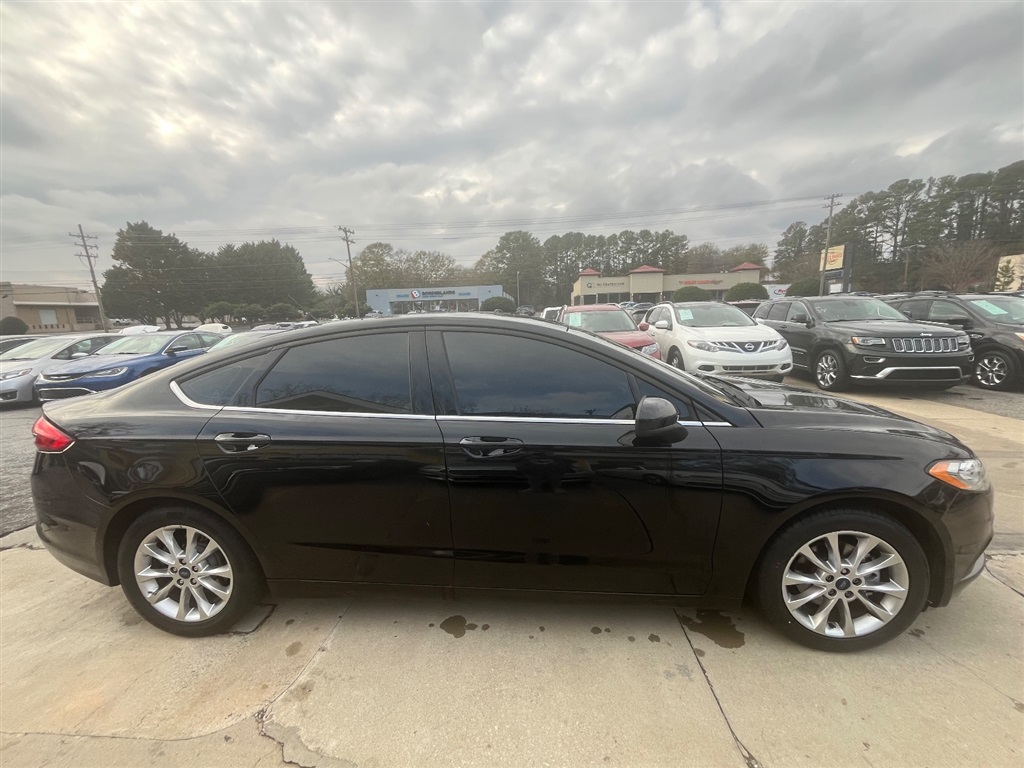 2017 Ford Fusion SE's photo