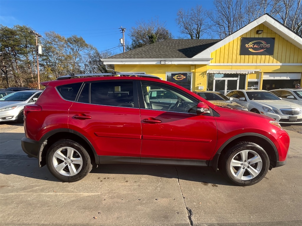 2014 Toyota RAV4 XLE's photo