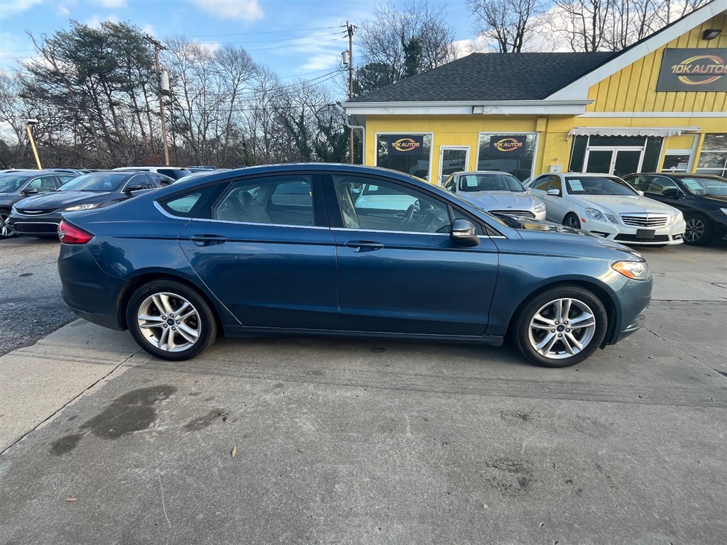 2018 Ford Fusion SE's photo
