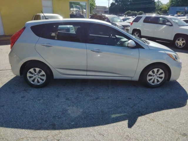 2017 Hyundai Accent SE 5-Door 6-Speed Automatic's photo