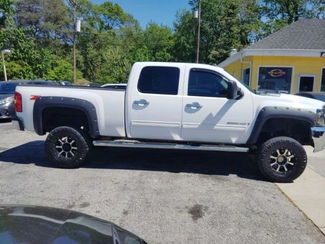 2009 Chevrolet Silverado HD 1LT 4WD Crew Cab SWB's photo