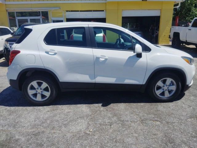 2020 Chevrolet Trax LS's photo